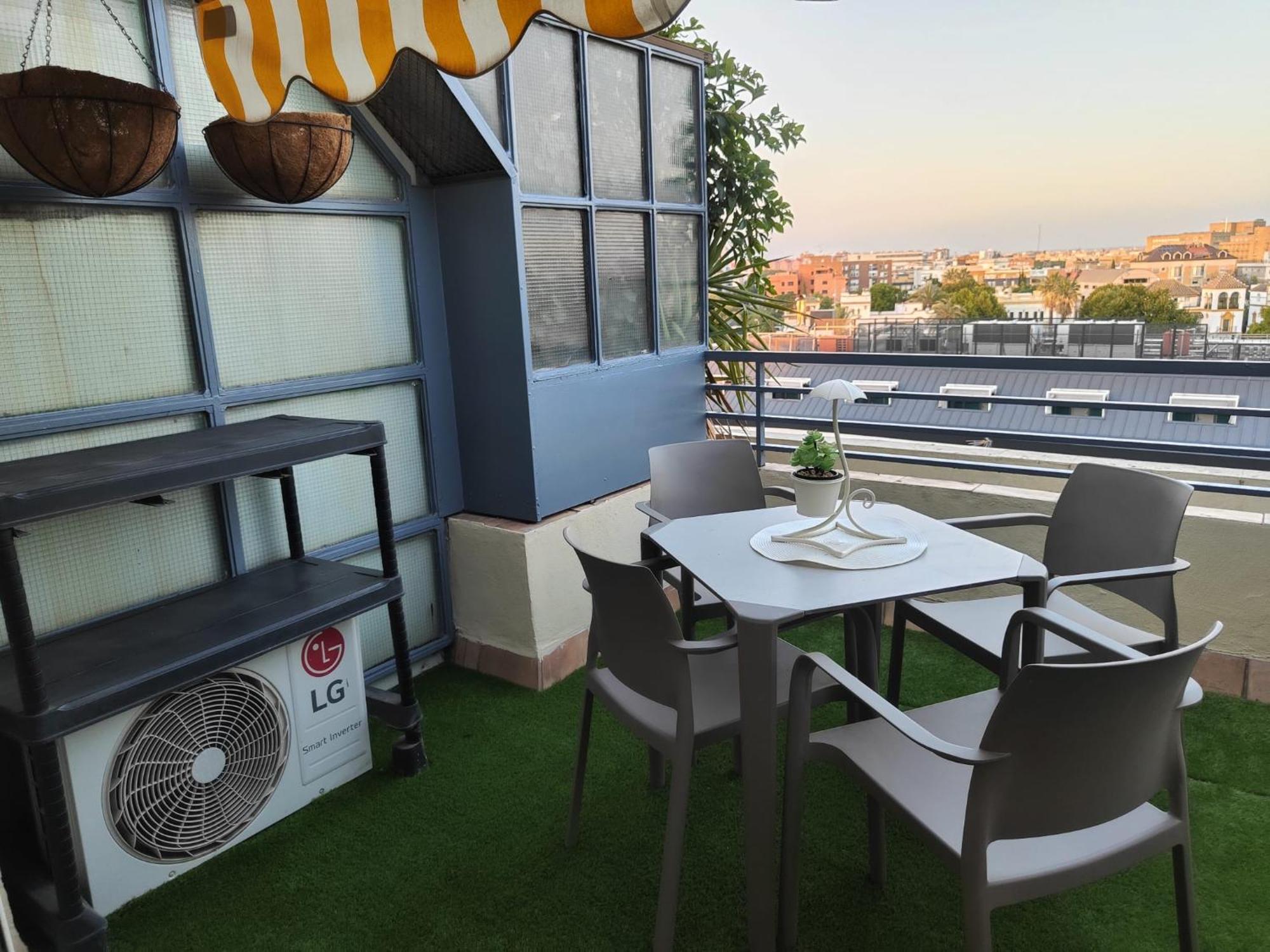 Agradable Duplex Terraza Virgen Del Rocio Apartment Sevilla Bagian luar foto